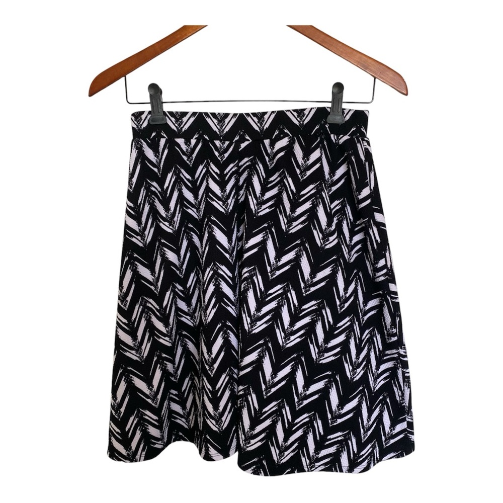 Joe B Women Pull On Skirt Size M Swing Elastic Waist Knee Length Black White